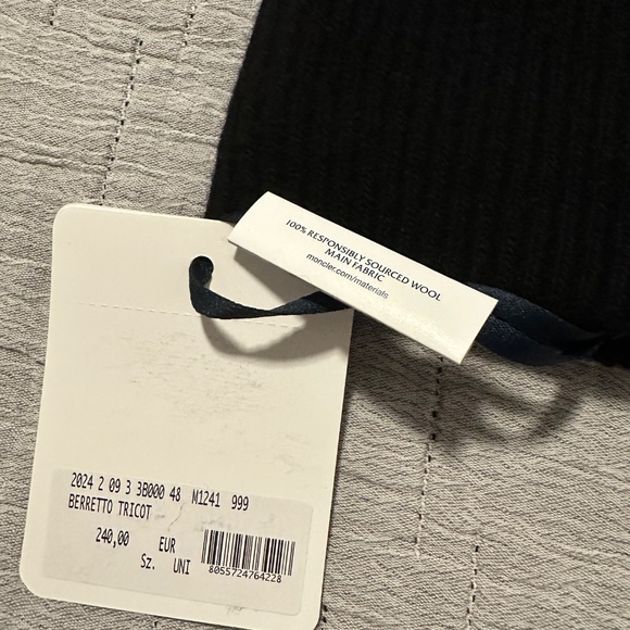 Moncler Berretto Wool Beanie in Black - Picture 5 of 5